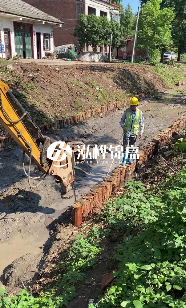 寧德河道清淤專業(yè)施工-挖掘機(jī)清理河底淤泥的深度如何控制？